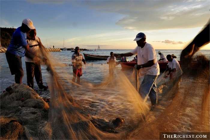 Ngư dân. Tỷ lệ tử vong: 127,3/100.000 - Biển khơi bao la có thể là điểm tựa cho cuộc sống của ngư dân nhưng cũng có thể là mồ chôn của họ một cách nhanh chóng