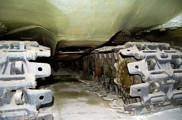 Mẫu thử nghiệm của xe tăng này chỉ có 2 chiếc ra mắt năm 1959. Nhưng ngay sau đó họ nhận ra rằng chiếc xe có cấu tạo phức tạp như vậy sẽ không có nhiều cơ hội để sản xuất hàng loạt.