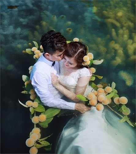 Dưới thời tiết nắng nóng 40 độ, cặp đôi Hà Thành cùng toàn bộ ê-kíp thực hiện phải ngâm mình dưới nước trong nhiều giờ đồng hồ để có được những bức hình ưng ý nhất.