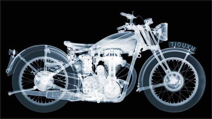 Veasey tìm thấy những chiếc xe cổ làm mẫu chụp thông qua một câu lạc bộ xe máy địa phương. Anh chụp ảnh xe trong studio của mình bằng cách sử dụng một máy X-quang có giá lên đến 500.000 USD. 