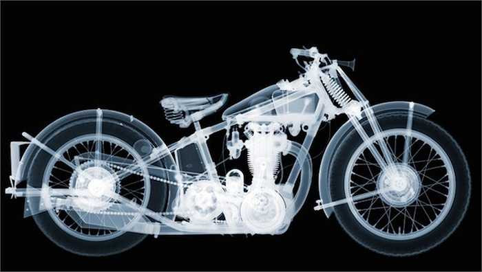 Veasey muốn kết thúc series ảnh chụp mô-tô với một bản sao của Captain America. Hiện tại anh vẫn đang xây dựng một phòng chụp x-quang di động trên một chiếc xe tải. Đối với Veasey, sáng tác các tác phẩm x-quang không bao giờ là cũ, vì nó đã 'hoà vào trong máu của tôi'.