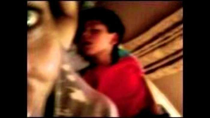 Một đôi mắt đáng sợ xuất hiện trong một bức ảnh bình thương