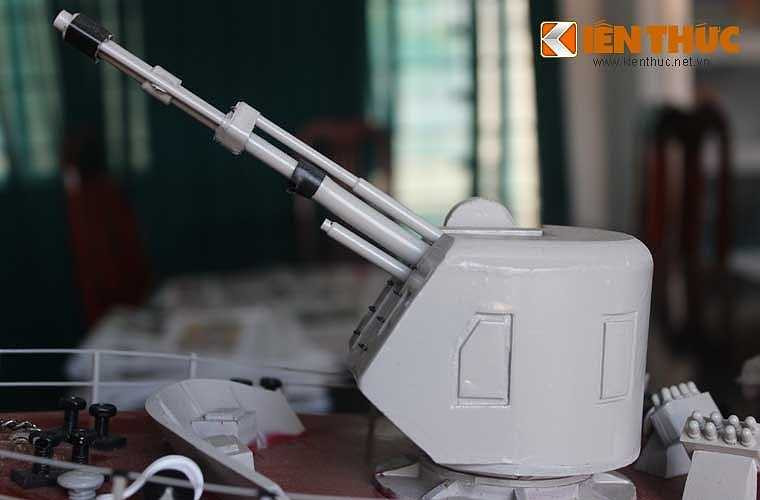 Pháo hạm Ak-176, tốc độ bắn 120 phát/phút, tầm bắn lớn nhất 15,5km hầu hết được trang bị trên các chiến hạm hiện đại của Hải quân.