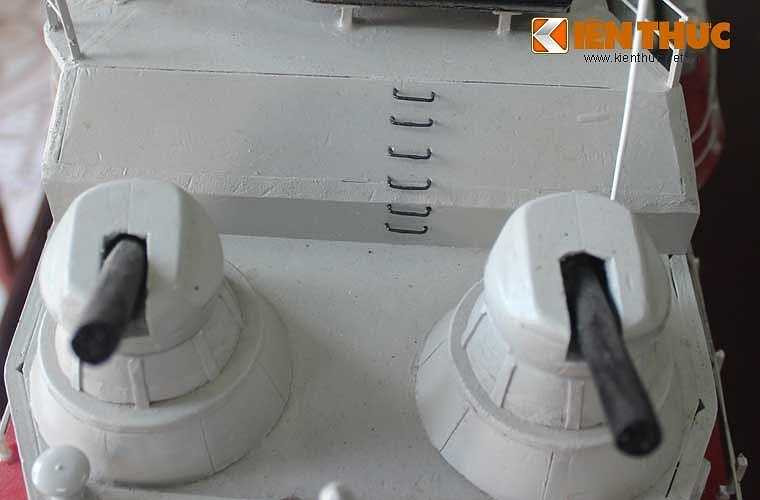 Pháo phòng không bắn nhanh AK-630, tốc độ bắn 6.000 phát/phút.