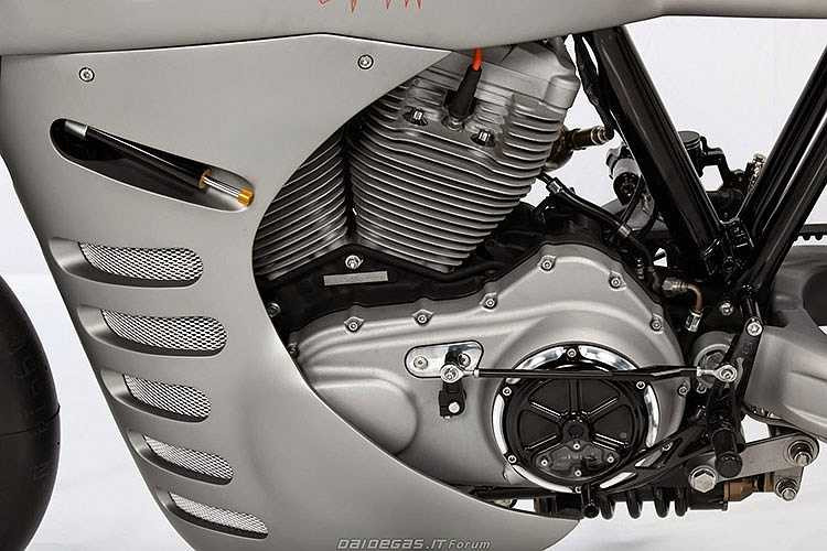 Xe được phát triển từ thân xác một chiếc Harley-Davidson XR1200 đời 2009 và sử dụng cỗ máy Sportster 1200. 