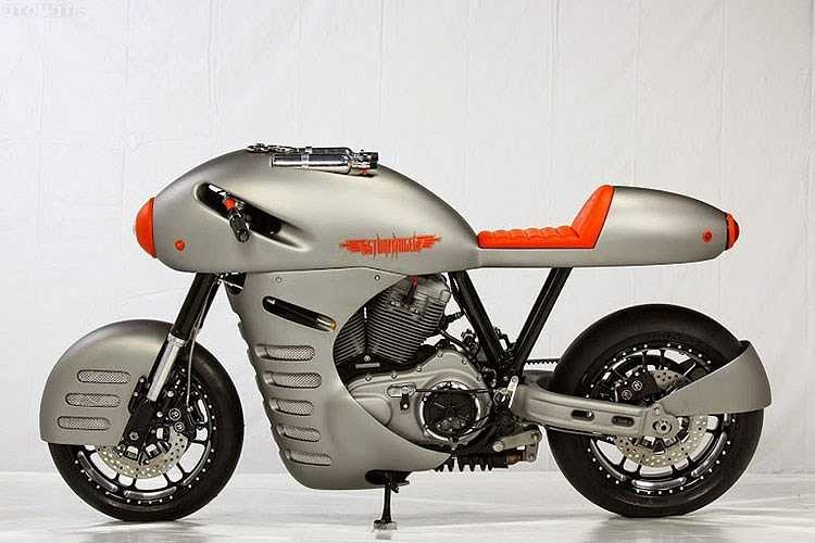 Toàn bộ phần thân xe do Iron Custom chế tác thủ công với thiết kế liền mạch. 