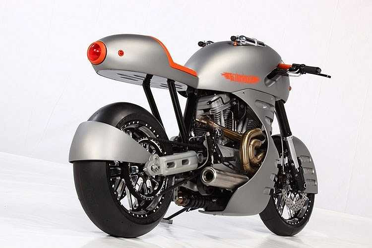 Xe được thiết kế với hệ thống treo sau có thể tùy chỉnh. Hãng độ cũng tự làm bộ vây, chắn bùn, yên xe, gắp sau... Bộ khung được làm lại. 