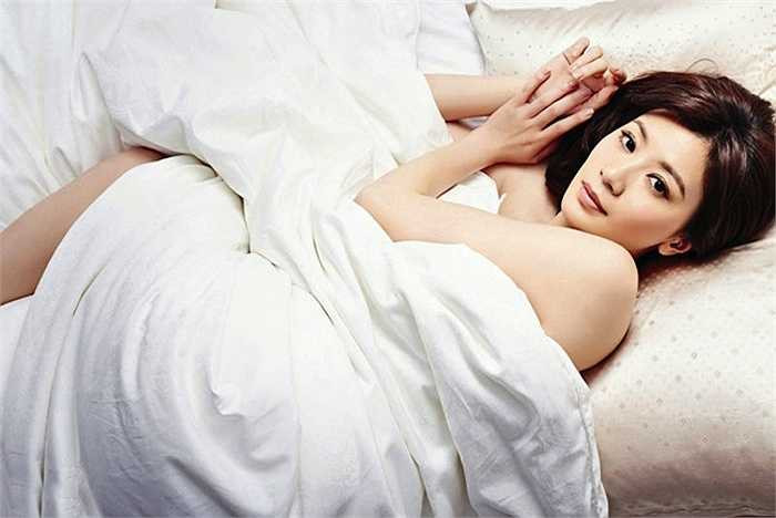 Giả Tịnh Văn đẹp quyến rũ ở tuổi 40. 