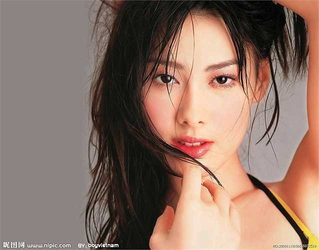 Vẻ đẹp bốc lửa, sexy ngày nào của Lương Lạc Thi nay đã lùi vào dĩ vãng. 