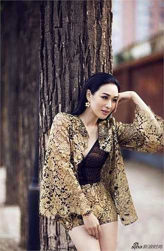 Dù có nhiều người đàn ông theo đuổi, nhưng với cô việc nuôi các con trưởng thành là điều quan trọng được đặt lên hàng đầu. 