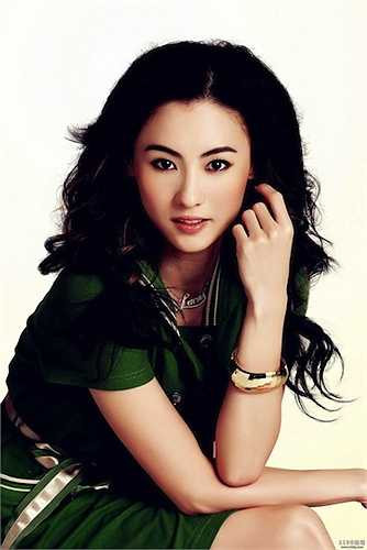 Bá Chi được nhận xét là người mẹ mẫu mực khi vừa kiếm tiền vừa đảm nhận việc chăm sóc hai con nhỏ. 