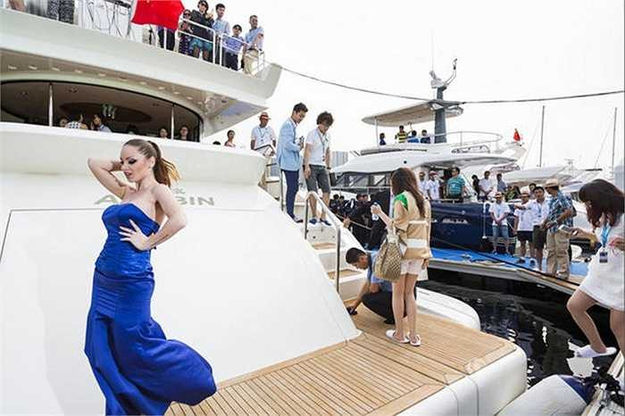 Một bữa tiệc được tổ chức trên các du thuyền của giới nhà giàu Trung Quốc