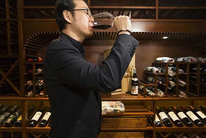 Tham gia vào những câu lạc bộ kín, thưởng thức những loại rượu thượng hạng