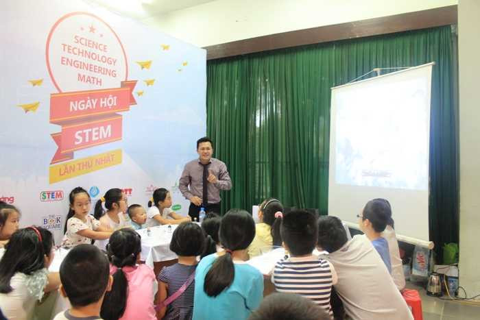 Học sinh tiểu học xây cầu tự đứng vững theo thiết kế của Da Vinci