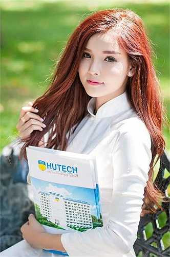 Cô bạn được biết đến là nữ sinh tài năng, xinh đẹp và có chiều cao ấn tượng 1,76m.