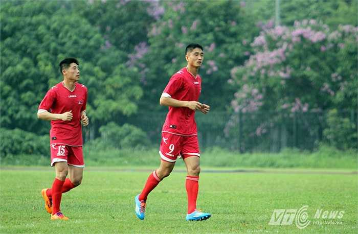 Đêm qua 14/5, Đội tuyển CHDCND Triều Tiên đã có mặt ở Hà Nội để chuẩn bị cho trận đấu giao hữu với ĐT Việt Nam.