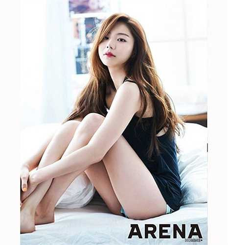 Nhan sắc của vợ sắp cưới Bae Yong Joon ngay lập tức thu hút cư dân mạng. 