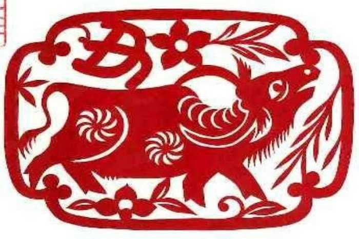 Tuổi Sửu: Bình thường tuổi Sửu là người hiền lành, thật thà, giản dị với vẻ bề ngoài có phần chân chất, chậm chạp. 