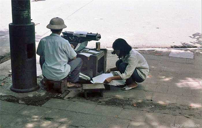 Nghề đánh máy thuê ăn nên làm ra vào thời kỳ máy tính chưa phổ biến.