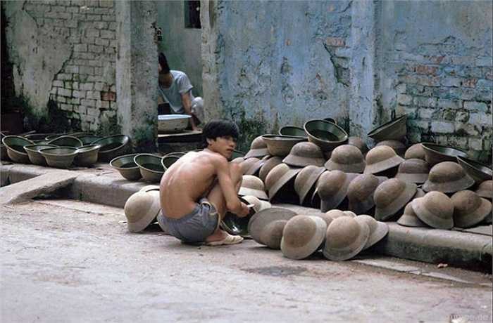 Mũ cối được đàn ông sử dụng phổ biến bởi tính tiện lợi và độ bền cao.