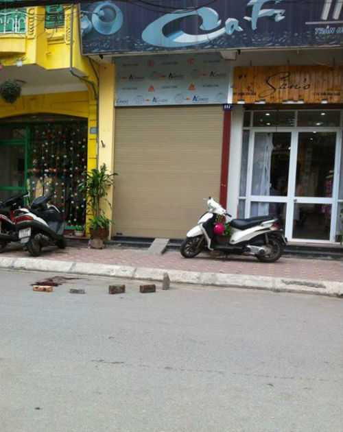 Bàng hoàng chứng kiến nữ sinh lớp 8 nhảy lầu tự tử