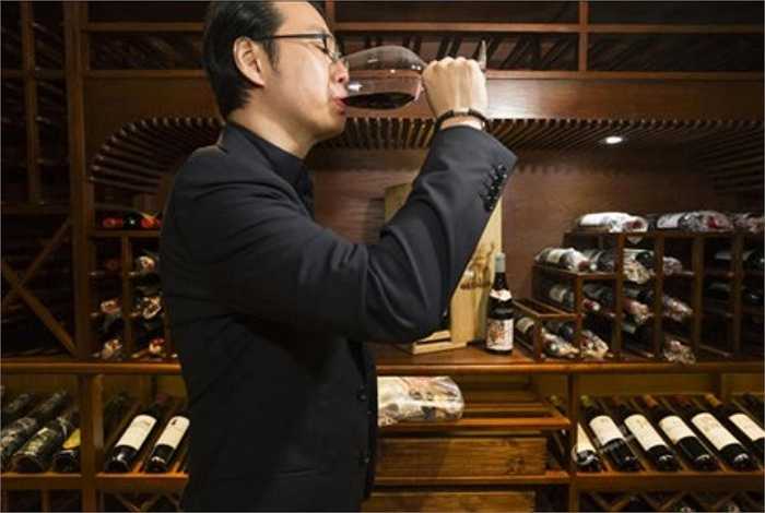 Hầm rượu của nhà giàu Trung Quốc đầy ắp rượu thượng hạng.