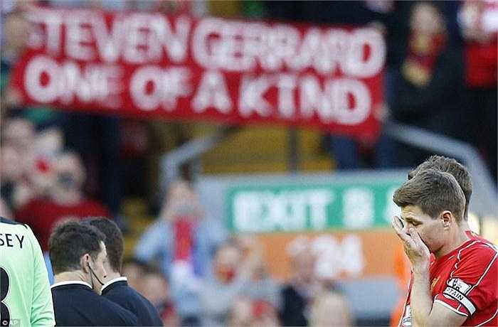 Vẻ mặt đượm buồn của Gerrard