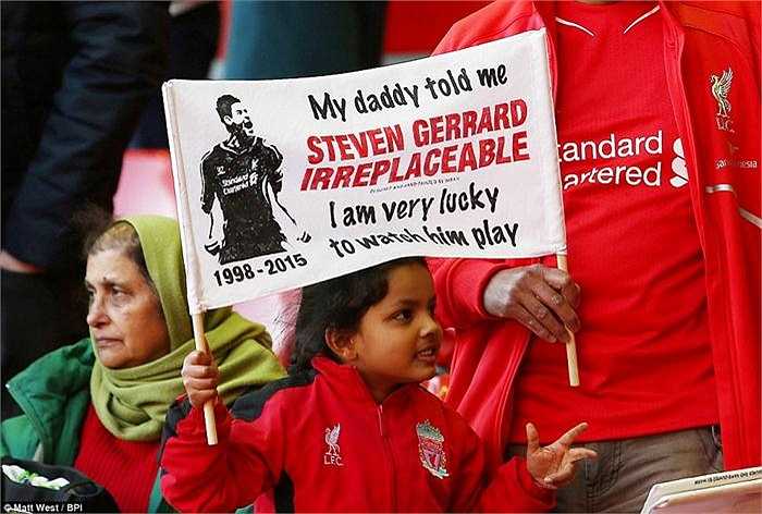 'Cha tôi nói rằng, không ai có thể thay thế Steven Gerrard tại Liverpool. Tôi may mắn khi được chứng kiến anh ấy thi đấu'