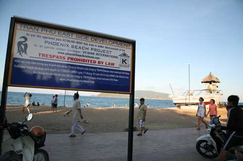 Lạ lùng tập đoàn nước ngoài cắm biến 'cấm xâm phạm' trên bãi biển Nha Trang