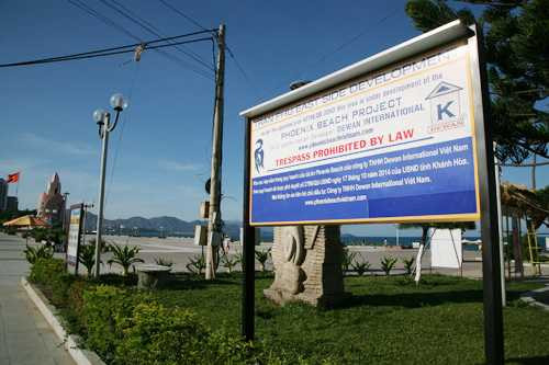 Lạ lùng tập đoàn nước ngoài cắm biến 'cấm xâm phạm' trên bãi biển Nha Trang