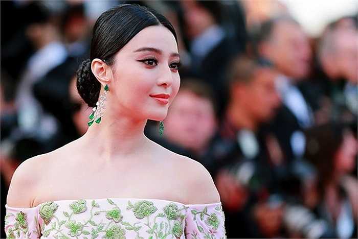 Phạm Băng Băng và Lý Nhã Kỳ là hai kiều nữ Châu Á nổi bật tại LHP Cannes lần thứ 68.