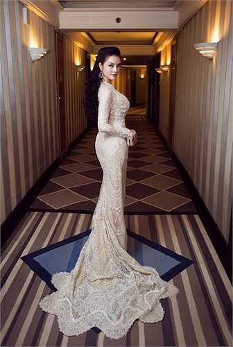 Sau nhiều ngày gây ấn tượng tại LHP Cannes lần thứ 68, Lý Nhã Kỳ tiếp tục tham gia sự kiện trình chiếu bộ phim tranh giải Mia Madre của đạo diễn Nanni Moretti.