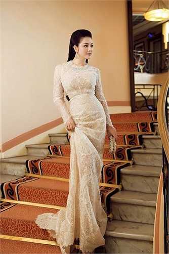 Trang phục bó sát giúp người đẹp khoe được những đường cong sexy.