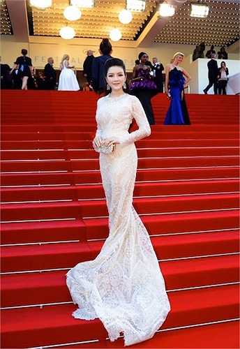 Người đẹp toả sáng trên thảm đỏ Cannes.