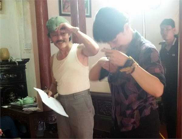 Là trai phố cổ nhưng Giang Còi lại thành công khi hóa thân vào vai những người nông dân hiền lành, thật thà, chất phác. Anh tâm sự, khi còn nhỏ anh theo gia đình đi sơ tán về sống tại các vùng quê nên không xa lạ với công việc cũng như tính cách của những người quanh năm 'bán mặt cho đất, bán lưng cho trời'.