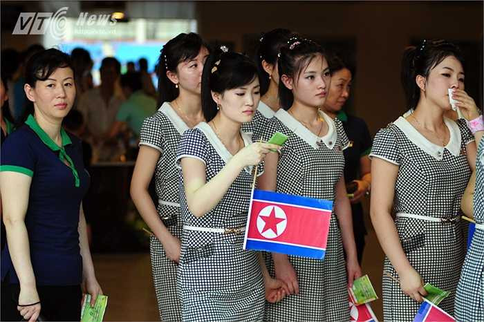 Kiểm tra vé trong đường hầm.