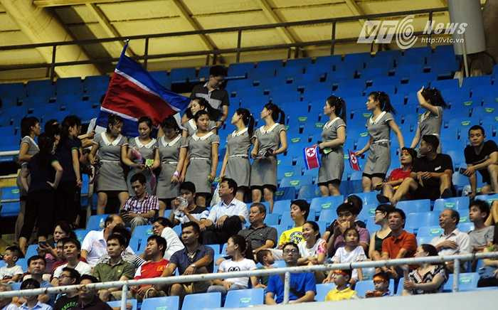 Họ ngồi ở tầng 5 khu vực khán đài A sân Mỹ Đình.