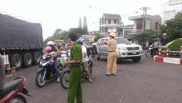 Nữ sinh chết thảm dưới bánh xe container khi đi xin việc làm thêm