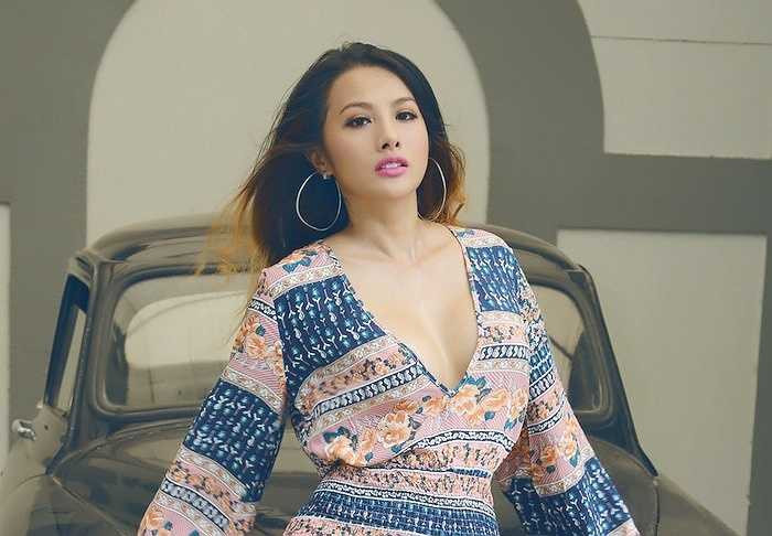 Xuất thân là một hotgirl với khuôn mặt xinh và dáng chuẩn mẫu, Yaya Trương Nhi sớm có những rẽ hướng để phát triển sự nghiệp của mình trong môi trường điện ảnh.