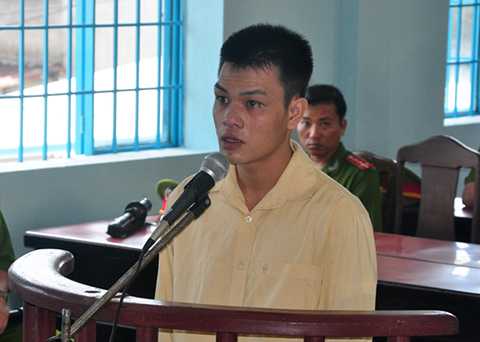 Đâm bạn, suýt chết, lời nói, thách thức, tòa án, xét xử, Giết người