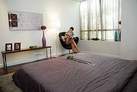 Ngôi nhà của Cẩm Ly được thiết kế hợp lý với nhiều không gian chức năng khác nhau như: quầy bar mini, góc dành cho trang phục, đọc sách, thư giãn,…