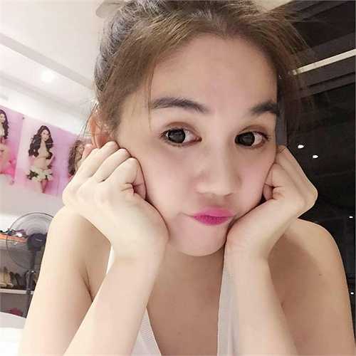 Ngọc Trinh nhí nhảnh, dễ thương.