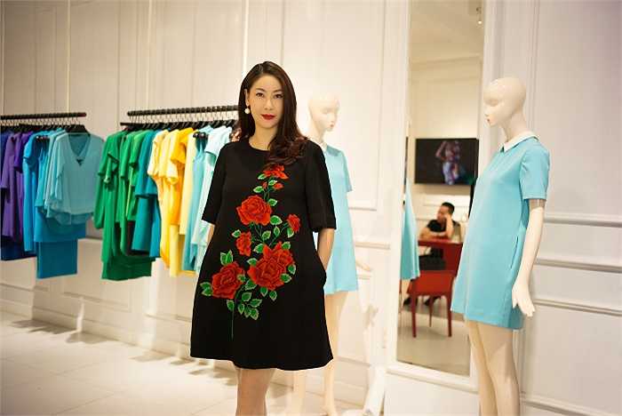 Hoa hậu Hà Kiều Anh không cần những khoảng hở táo bạo vẫn cuốn hút mọi ánh nhìn.