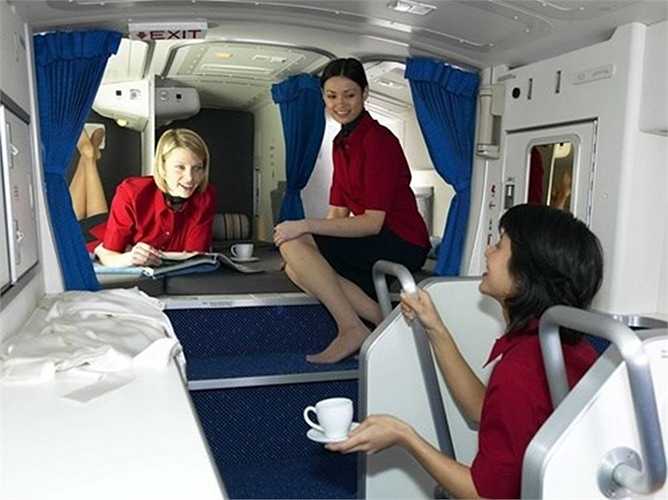 Những căn phòng bí mật bên trong máy bay là dành riêng cho thành viên phi hành đoàn. Khu vực nghỉ ngơi dành riêng cho phi hành đoàn trên máy bay Boeing 777.