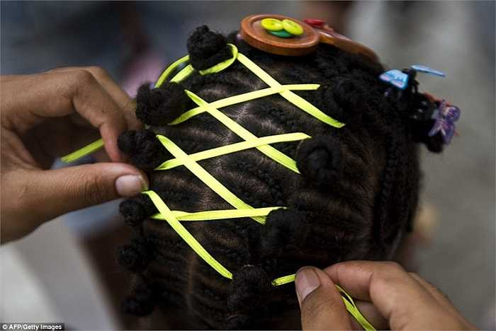 Dùng các dải màu để kết nối