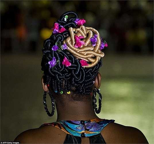 Một kiểu tóc độc đáo của phụ nữ Colombia