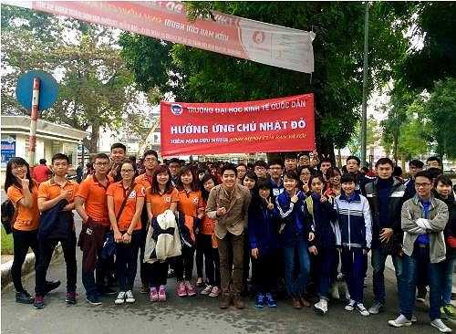 Với phong cách trẻ trung, thân thiện, Lâm Tùng được rất nhiều sinh viên yêu mến