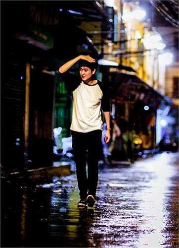 Năm 2012, Tùng tốt nghiệp ĐH Kinh tế Quốc dân ngành Ngân hàng, đến năm 2014 tốt nghiệp Thạc sỹ ngành Quản trị kinh doanh.