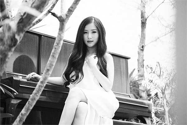 Hương Tràm đang hy vọng thời gian tới sẽ tiết chế và mang lại hình ảnh đúng đắn nhất với dòng nhạc mà cô đang theo đuổi
