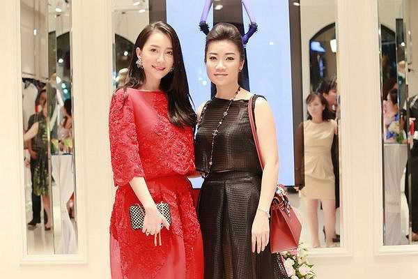 Chính vì thế, chị hiểu được tâm lý của những người nghệ sỹ, những khó khăn của họ, nhất là những nghệ sĩ trẻ mới bước vào nghề.